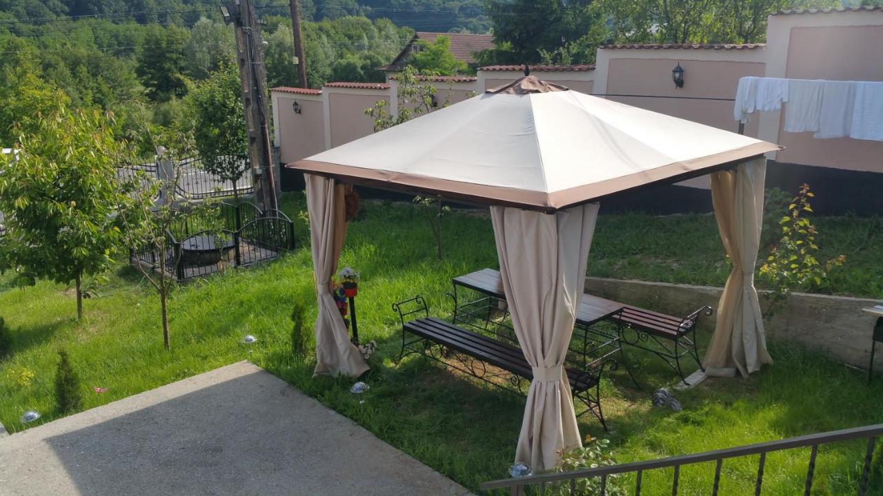 Casele Lena Bed & Breakfast Aldesti  Dış mekan fotoğraf